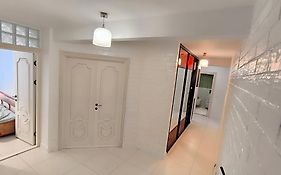 Комната С Двухместной Кроватью В Квартире С Общим Душем И Кухней, Double Room In A Guest Apartment, Camera La Cheie In Apartament Cu Dus, Bucatarie Comuna